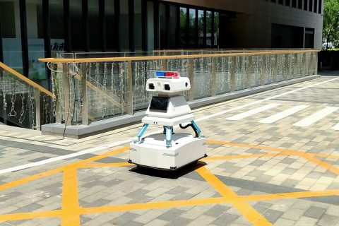 科技园区全天候的守护者：APV-SD安保巡逻机器人